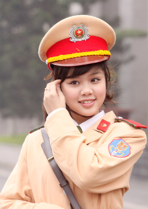 Nữ CSGT tôi luyện ra sao? - 12