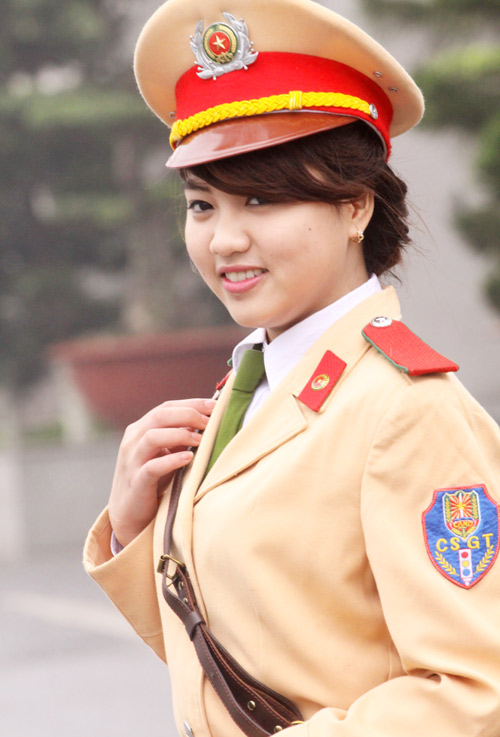Nữ CSGT tôi luyện ra sao? - 8