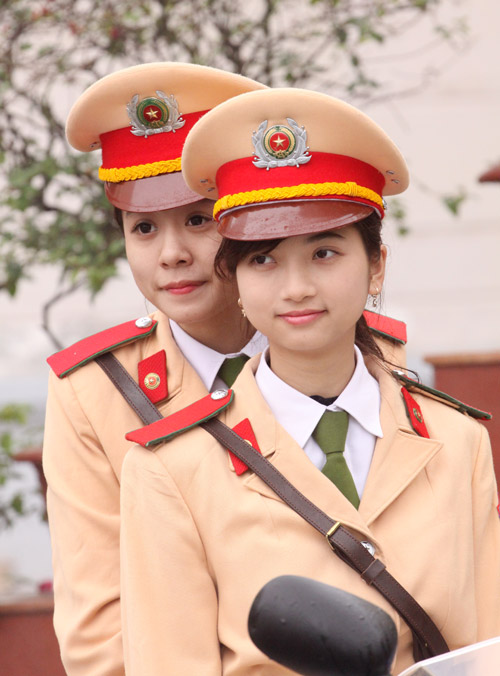 Nữ CSGT tôi luyện ra sao? - 4