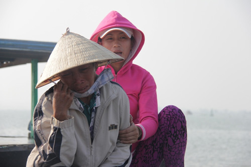 Đau lòng 3 đêm lặn ngụp tìm xác vợ con - 2
