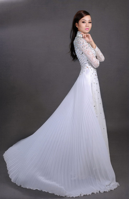 Kiều Ngân duyên dáng với áo dài - 10