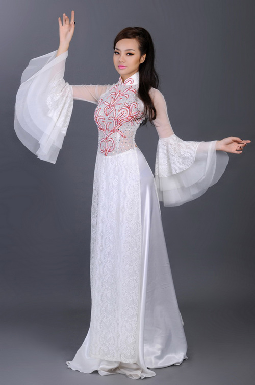 Kiều Ngân duyên dáng với áo dài - 5