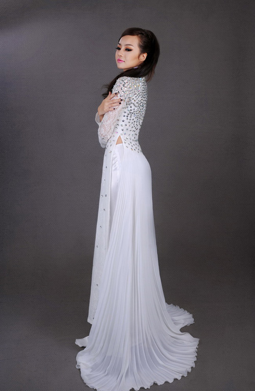 Kiều Ngân duyên dáng với áo dài - 8