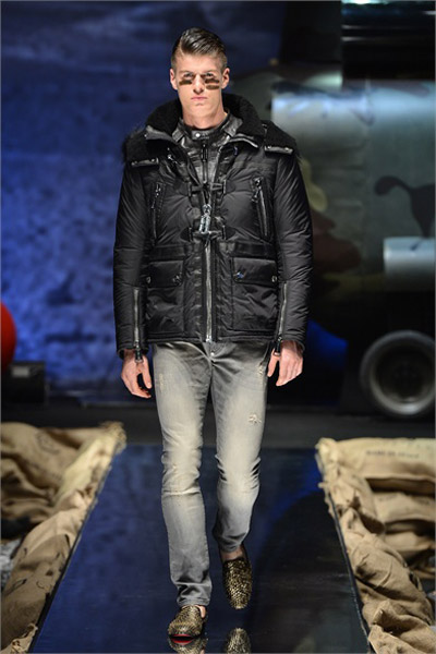 Mẫu nam vác súng trường lên sàn catwalk - 19