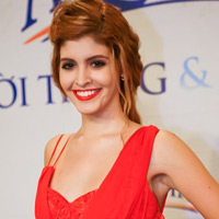 Xu hướng thời trang - Mẫu tây Andrea khoe tóc bồng lạ lẫm