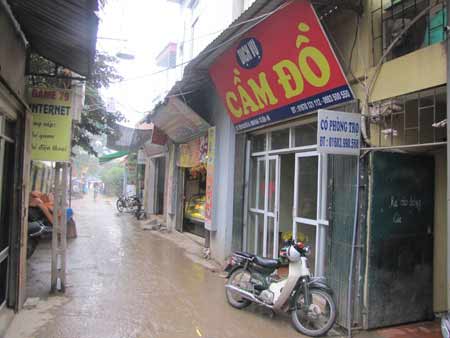 Tiệm cầm đồ bị đổ xăng đốt lúc nửa đêm - 2