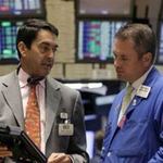 Phố Wall tiếp tục lên xuống bất thường