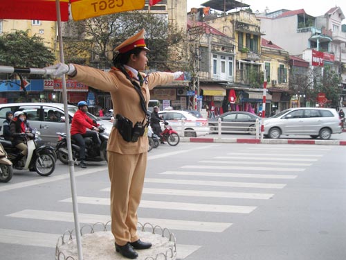 Tâm sự của nữ CSGT sau 2 tuần xuống phố - 4