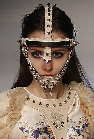 Ý tưởng rùng rợn tại Hồng Kông FW - 4