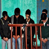 Pháp luật - Xử nhóm lừa đảo người qua tin nhắn ĐTDĐ