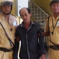 Pháp luật - CSGT bắt kẻ chuyên bán ma túy cho quán bar