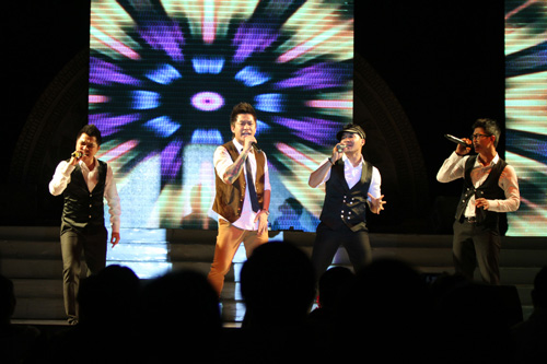 Tuấn Hưng đạp xích lô ôn kỷ niệm cũ - 7