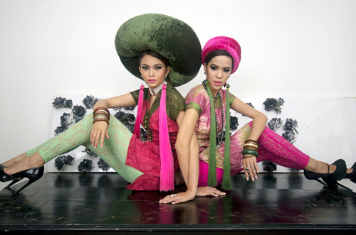 Áo dân tộc phá cách trong thiết kế Việt - 16