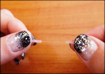 Hãi hùng căng mắt bằng... chỉ dạng keo - 2