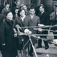 Tin tức trong ngày - Tiếng bom Hà Nội dội tới Paris