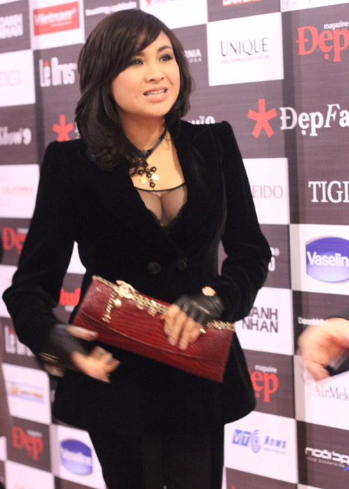 Thanh Lam "kiêu hãnh" khoe vòng 1 - 5