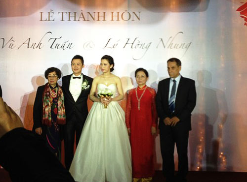 Những cô dâu “mở hàng” showbiz Việt 2013 - 1