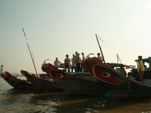 Đang đưa tang vợ, tìm được xác con - 3