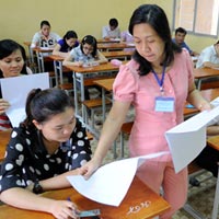 Tin tức trong ngày - Thi tuyển để khắc phục "chạy" chức