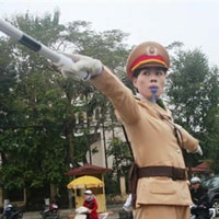 Tin tức trong ngày - HN: Thêm 5 điểm có nữ cảnh sát điều tiết GT