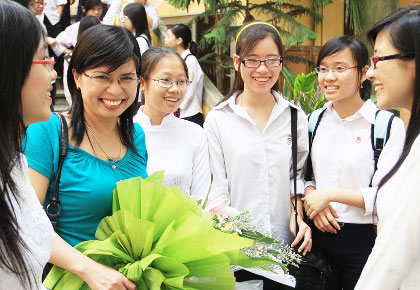 Phiếm đàm: Nhà báo - nhà giáo và dư luận - 1