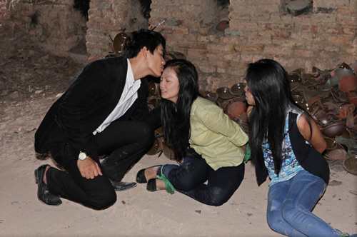 Đóng phim Việt, sao Hàn bị đánh bầm dập - 8