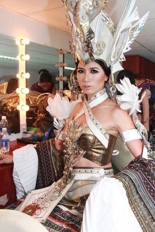 Thái Hà lộ ngực quá đà - 4