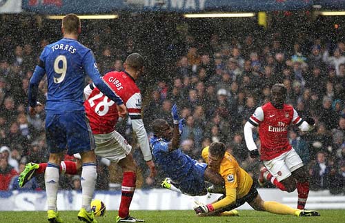Arsenal thua Derby: Walcott thôi chưa đủ - 1