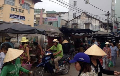 Râm ran bàn chuyện cả nhà trúng số bạc tỷ - 2