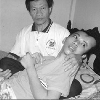 Pháp luật - Ép xe gây tai nạn, côn đồ vẫn nhởn nhơ