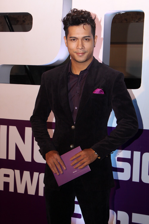 Việt Trinh gợi cảm quên tuổi tác - 19