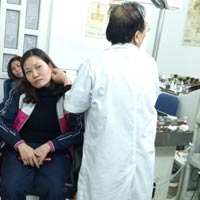 Sức khỏe đời sống - Nguy cơ điếc vì tự lấy côn trùng trong tai