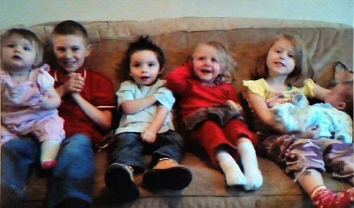 Bà mẹ 27 tuổi chết sau khi đẻ liên tiếp 7 con - 2