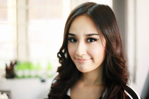 “Khám túi” hoa hậu Mai Phương Thúy - 3