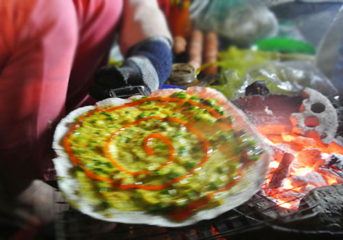 Thơm phức bánh tráng nướng bờ sông Hương - 3