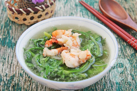 Ngon ngọt canh cải cúc nấu tôm - 9