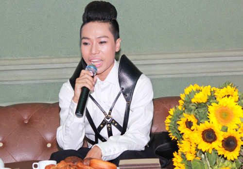 Bản sao Tùng Dương chào sân đã quái - 1