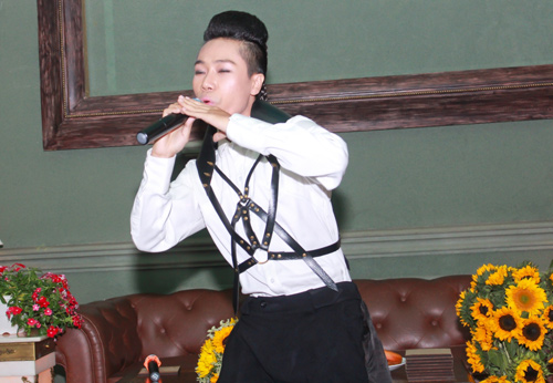 Bản sao Tùng Dương chào sân đã quái - 4