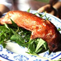 Ẩm thực - Cống nhum quay lu: một miếng để đời!