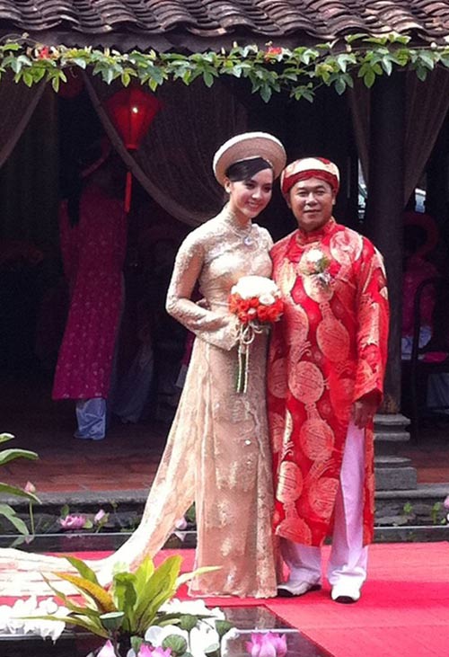 “Cỏ non” trong showbiz Việt - 8