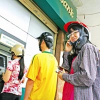 Tin tức trong ngày - Giáp Tết, máy ATM lại nghẽn