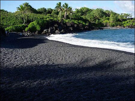 Ấn tượng bãi biển có cát màu đen - 1