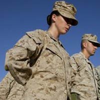 Mỹ bỏ lệnh cấm nữ quân nhân ra chiến trường
