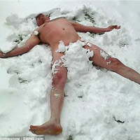 Phi thường - kỳ quặc - Trào lưu khỏa thân dưới tuyết