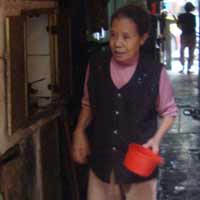 Tin tức trong ngày - Phố cổ Hà Nội: Sống trong "địa đạo"