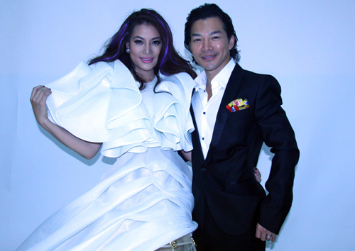 Trần Bảo Sơn không rời vợ nửa bước - 2