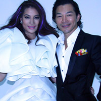 Thời trang - Trần Bảo Sơn không rời vợ nửa bước