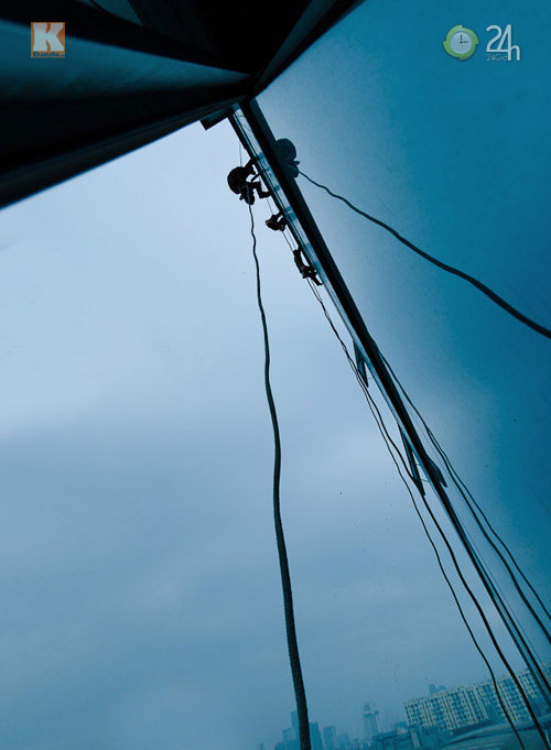 Thót tim nhìn "người nhện" kiếm tiền tết - 5