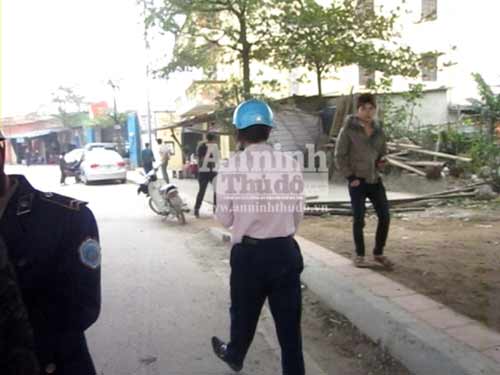 Thanh tra GT cởi áo đòi xử người vi phạm - 4