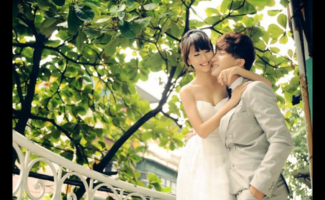 Quỳnh Anh Shyn trẻ trung với váy cưới